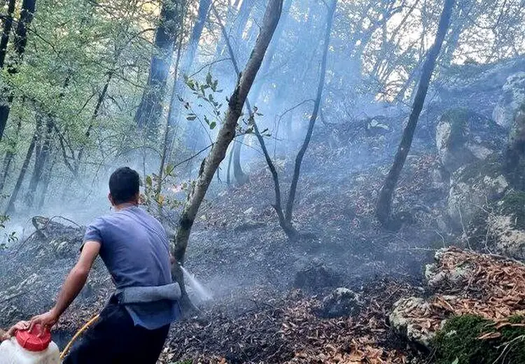 آتش‌سوزی در مراتع جنگل ابر استان سمنان 