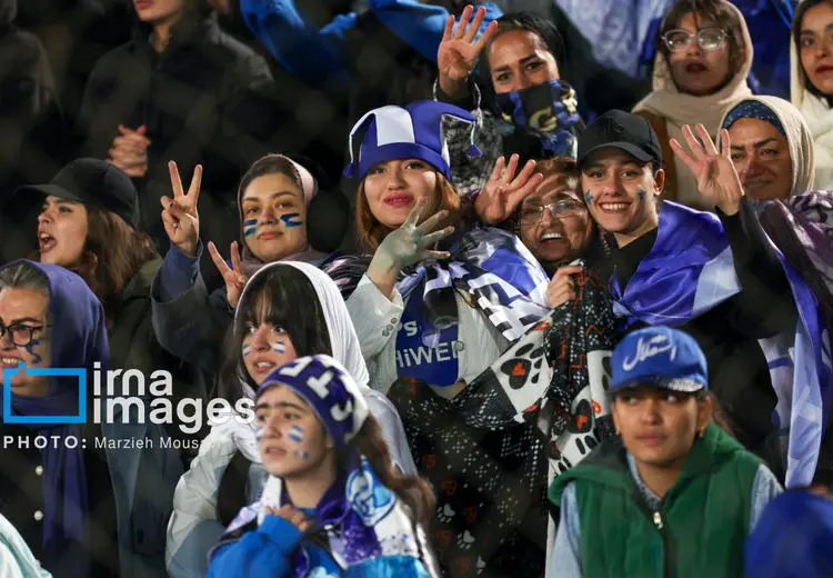 زنان هوادار استقلال