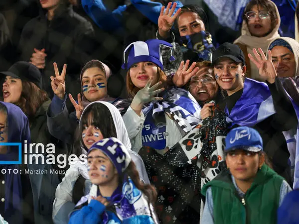 زنان هوادار استقلال