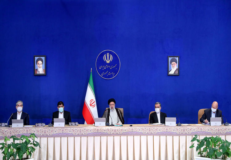 درگیری کابینه رییسی با حواشی احمدی‌نژادی‌ها!