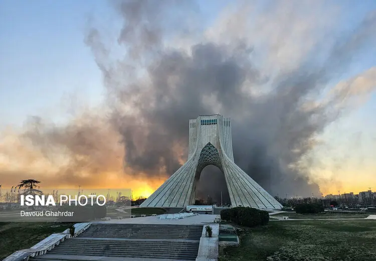 تصاویری هولناک از حمله به اطراف میدان آزادی تهران 