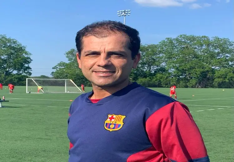 عکس قدیمی ملی‌پوش اسبق استقلال کنار ناصر حجازی