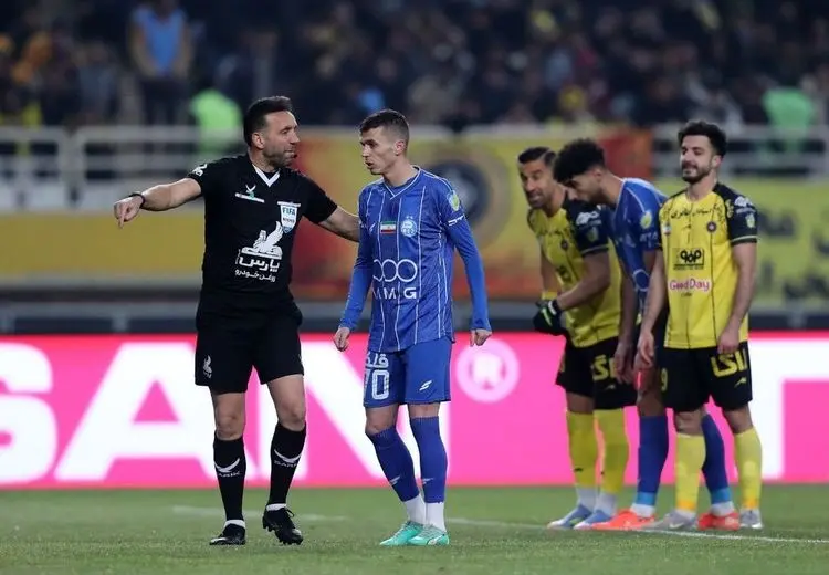 بازگشت دوباره استقلال به کورس قهرمانی !