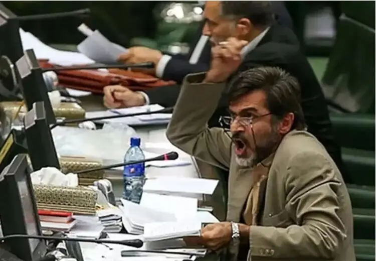 راه افتادن کمپین «من راضی نیستم» بعد از جنجال کوچک زاده در صحن مجلس