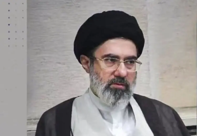 دستور رهبر انقلاب به ادامه خدمت منصوبان رهبر شهید بر اساس احکام سابق