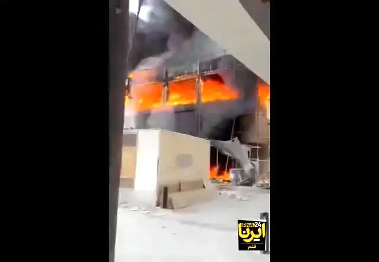  تصاویری از آتش‌سوزی در مجتمع تجاری اطلس بندر درگهان