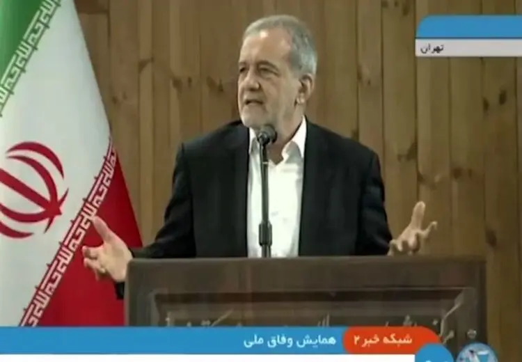 پزشکیان: برخورد نامناسب با مردم،‌ جنگ با خداست/ کسی به من راه درست را نشان بدهد باید دیوانه باشم که نپذیرم و راه غلط خودم را بروم + فیلم


