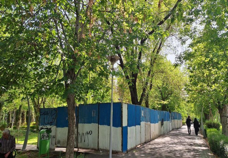  تجمع مردم علیه زاکانی در پارک لاله در اعتراض به قطع درختان + فیلم