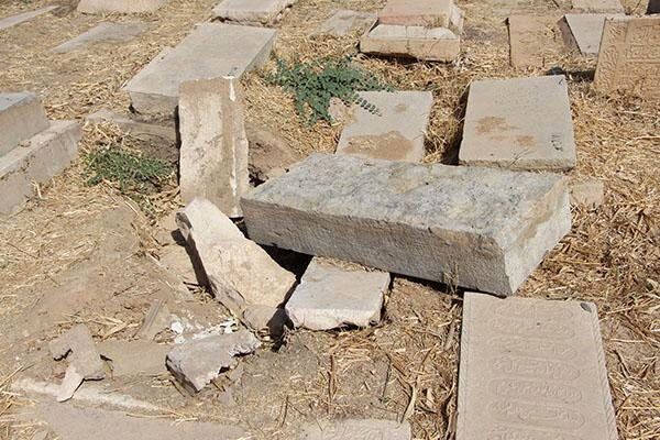 تعرض به گورستان هزار سالۀ شیراز