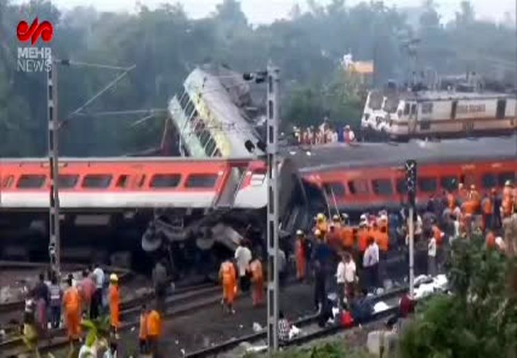  290 کشته در برخورد شدید چند قطار هندی