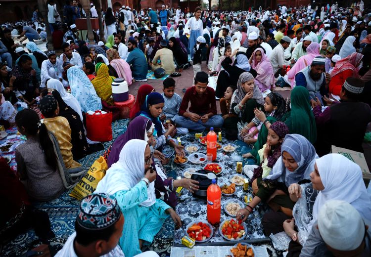 سفره افطار مسلمانان هندی/ عکس