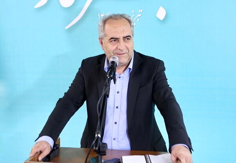 انتقاد از ترکی حرف زدن استاندار آذربایجان شرقی در جلسه احیای دریاچه ارومیه