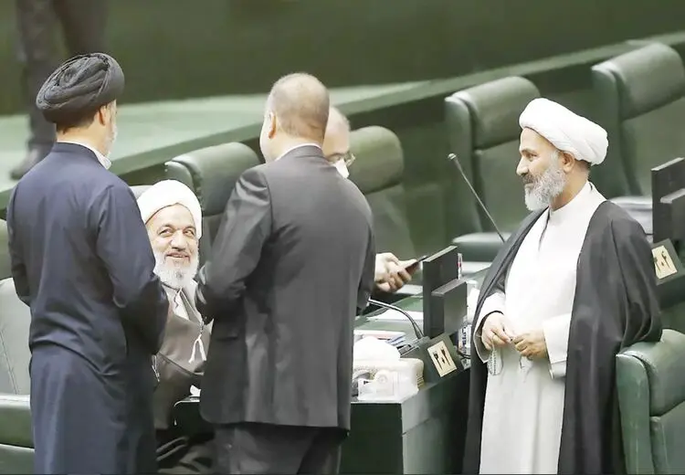 جبهه پایداری با اصطلاح بازاری «انتخاب اصلح» کاسبکاری می‌کند 