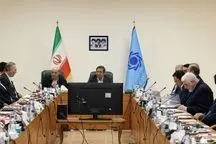 همتی: شبکه بانکی برای پیش‌برد سیاست‌ها تلاش کند