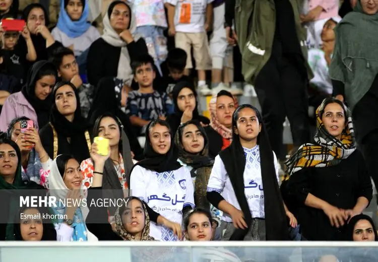  2200 زن تماشاگر بازی پرسپولیس و گل گهرند