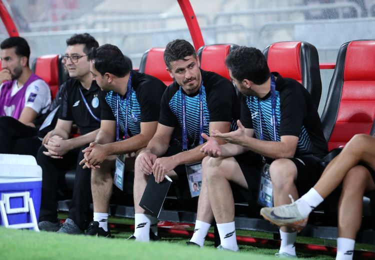 استرس کاپیتان‌های پیشین استقلال روی نیمکت در بازی مقابل الوحدات + عکس