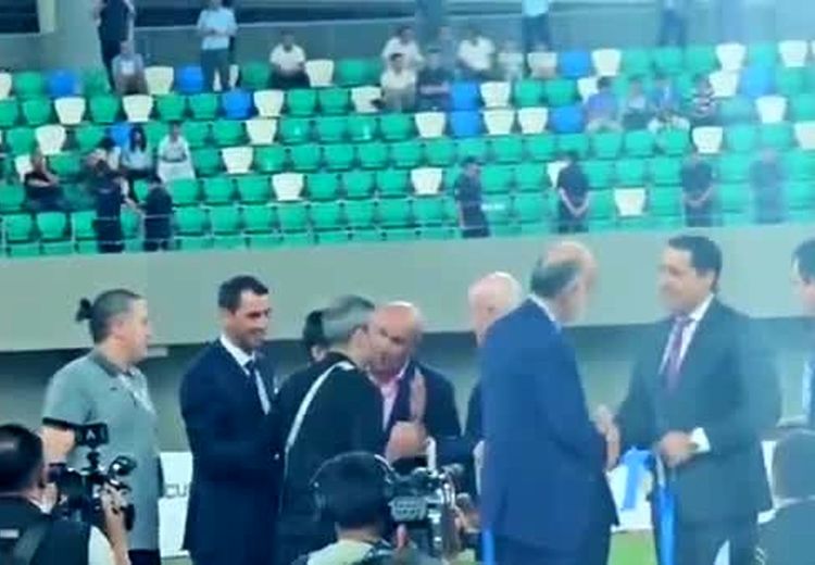 گفت‌وگوی تاج و قلعه‌نویی با رئیس فیفا در مراسم اهدای جام کافا