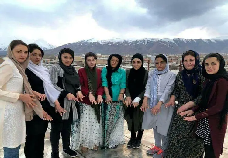۴ دختر شین‌آبادی شاغل شدند
