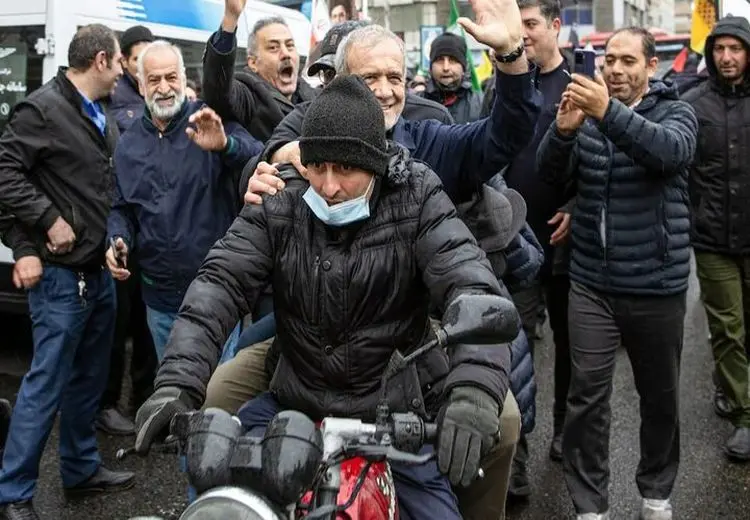 موتور سواری سه تَرکه مسعود پزشکیان در راهپیمایی روز قدس