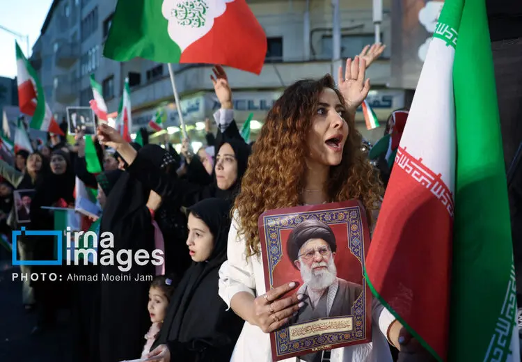 زنانی با پوشش متفاوت در رزمایش «دختران جان‌فدای ایران»

