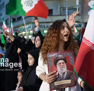 زنانی با پوشش متفاوت در رزمایش «دختران جان‌فدای ایران»

