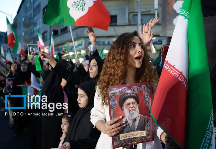 زنانی با پوشش متفاوت در رزمایش «دختران جان‌فدای ایران»

