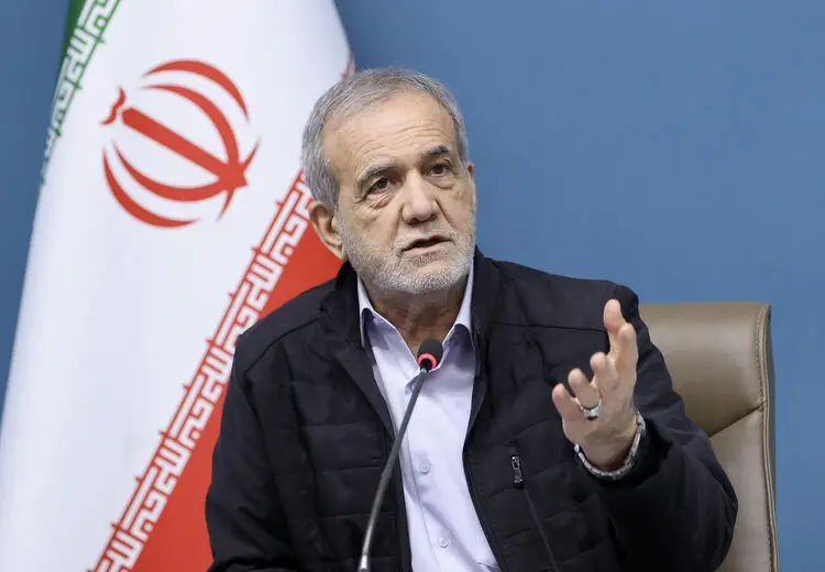 واکنش پزشکیان به طرح استیضاح وزیر اقتصادش: به بی‌ثباتی بازار دامن زد/ تغییر آدم‌ها مشکلی را حل نمی‌کند