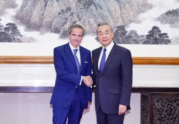 وزیر خارجه چین نسبت به حملات به تاسیسات هسته‌ای در خاورمیانه هشدار داد