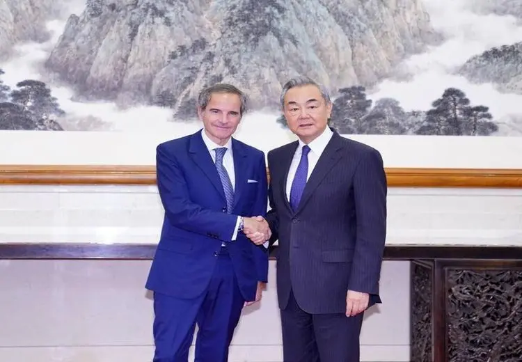 وزیر خارجه چین نسبت به حملات به تاسیسات هسته‌ای در خاورمیانه هشدار داد