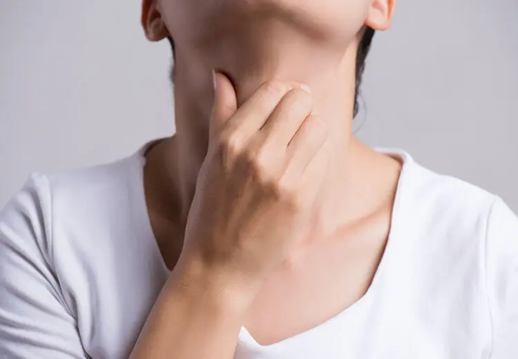 ۷ راهکار طبیعی و ساده برای درمان سوزش گلو