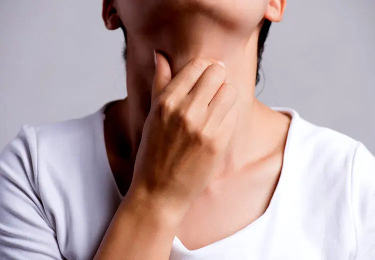 ۷ راهکار طبیعی و ساده برای درمان سوزش گلو
