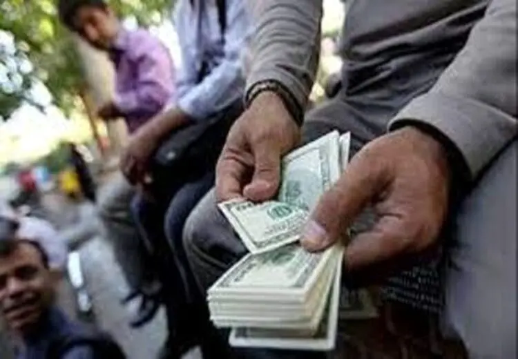 رونق صرافی‌‌های‌ خانگی به جای بازار ارز!