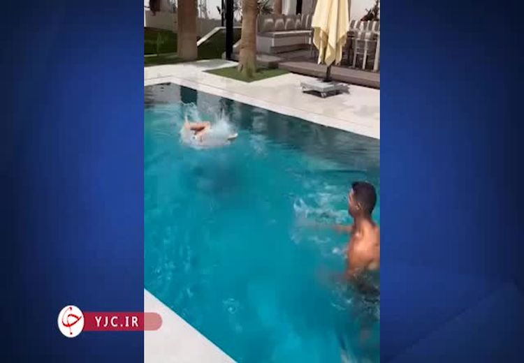 شنا یاد دادن رونالدو به پسرش در منزل شخصی