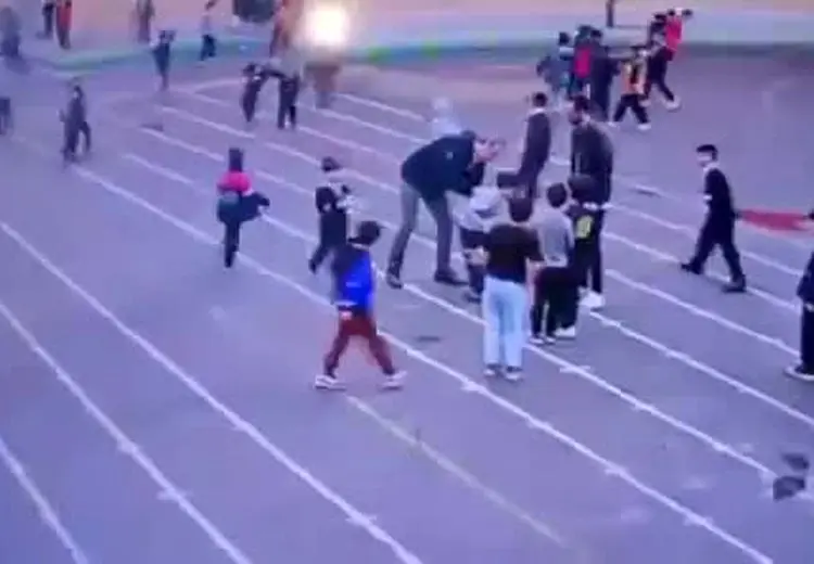 لحظه نجات جان یک دانش‌آموز توسط معلم تبریزی