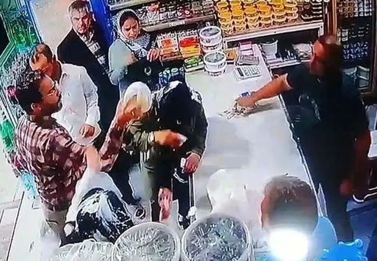 اولین اظهارنظر مالک لبنیاتی که در آن مردی برسر یک زن ماست ریخت