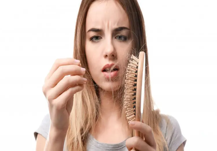 ریزش مو چه زمانی نگران کننده است؟