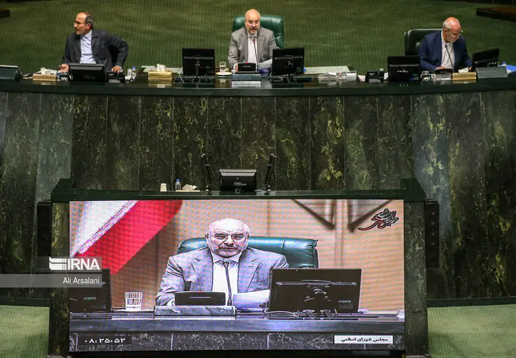 نماینده مجلس: روسای مجالس قبل، خودشان تصمیم می‌گرفتند اما برای قالیباف دیگران تصمیم می‌گیرند