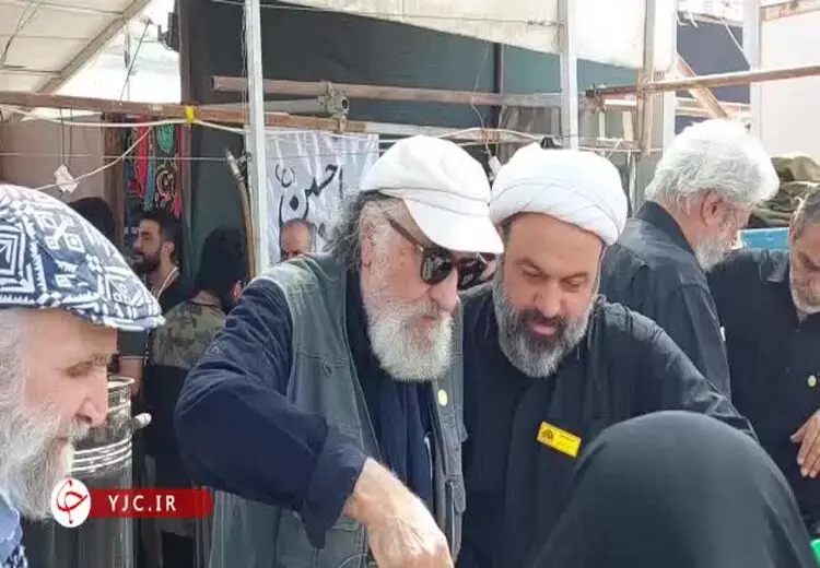 خدمت دو بازیگر به زائران اربعین در مسیر نجف به کربلا