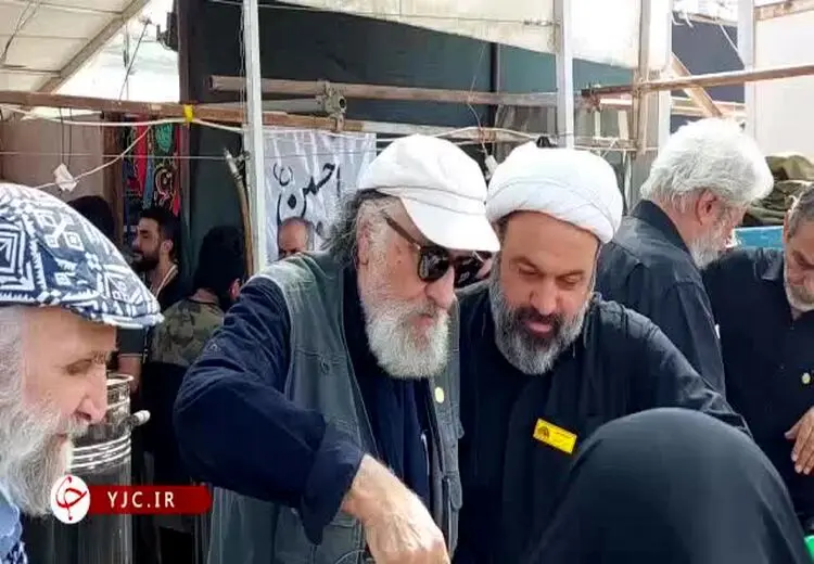 خدمت دو بازیگر به زائران اربعین در مسیر نجف به کربلا