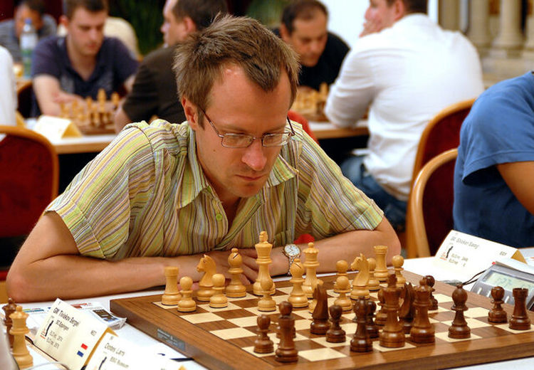 تیویاکوف روس ساعتی چند دلار از فدراسیون شطرنج می‌گیرد؟