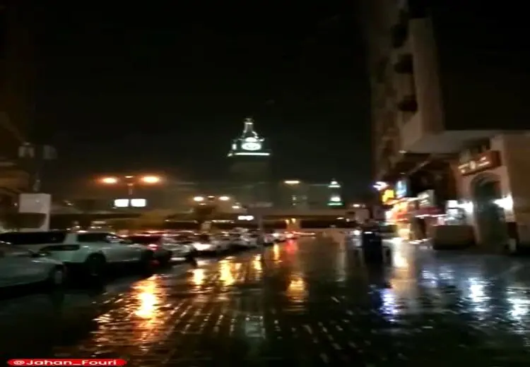 لحظه برخورد صاعقه به برج ساعت در مکه عربستان سعودی + فیلم