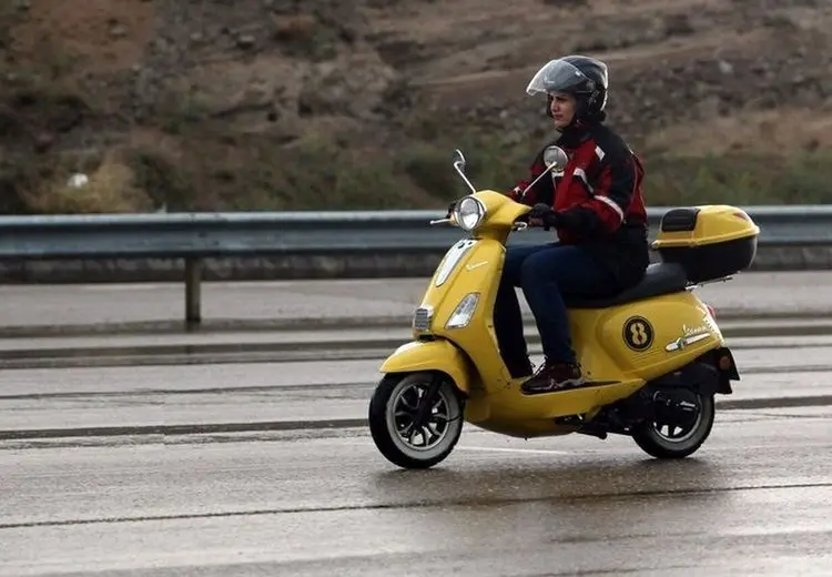 صدور گواهینامه موتورسیکلت برای بانوان ممنوعیت قانونی ندارد