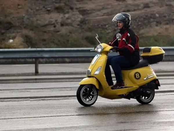 صدور گواهینامه موتورسیکلت برای بانوان ممنوعیت قانونی ندارد