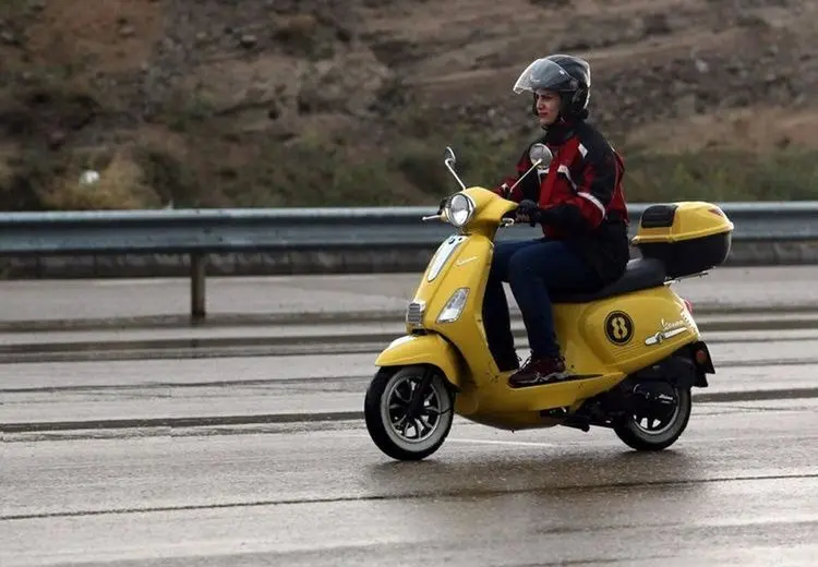 صدور گواهینامه موتورسیکلت برای بانوان ممنوعیت قانونی ندارد