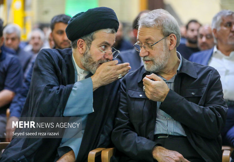 حسن روحانی و علی لاریجانی در مجلس ختم همسر آیت الله سیستانی / عکس