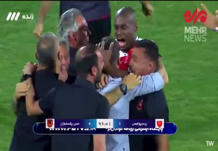 شادی بازیکنان و هواداران پرسپولیس پس از اعلام قهرمانی