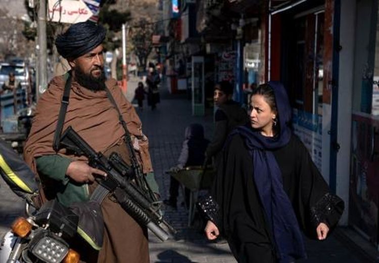 فرمان رهبر طالبان برای تعطیلی همه آرایشگاه‌‌های زنانه 