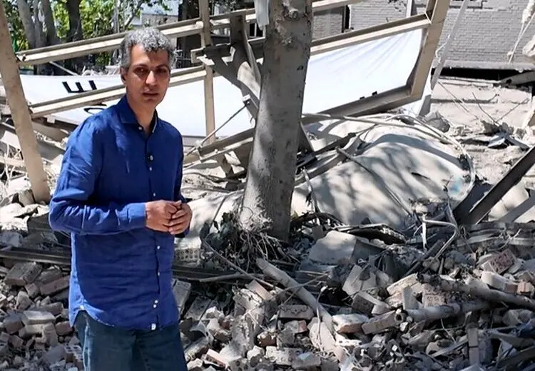 حضور عادل فردوسی‌پور در بخشهای تخریب‌شده دانشگاه شریف