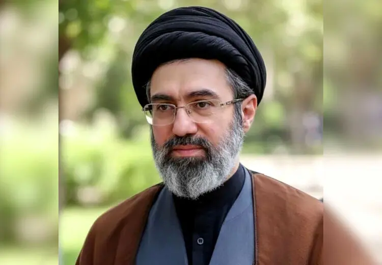 رهبر ایران:  نیروی دریایی ارتش آماده است تا شکست جدیدی را به اسرائیل و آمریکا بچشاند
