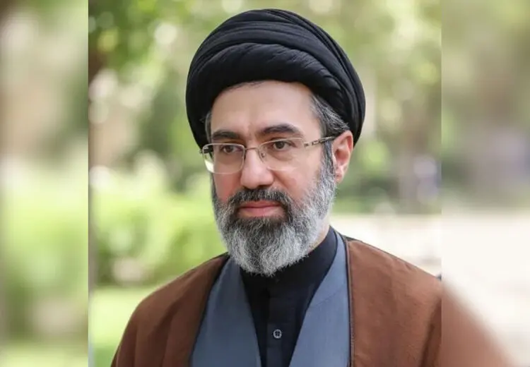 رهبر ایران:  نیروی دریایی ارتش آماده است تا شکست جدیدی را به اسرائیل و آمریکا بچشاند
